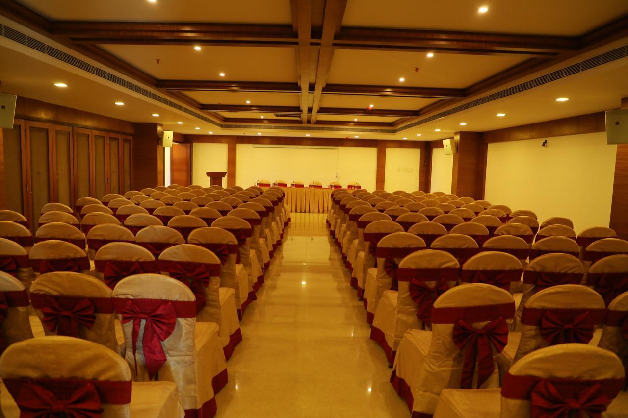 Hotel Karthika Park Kazhakuttam Zewnętrze zdjęcie