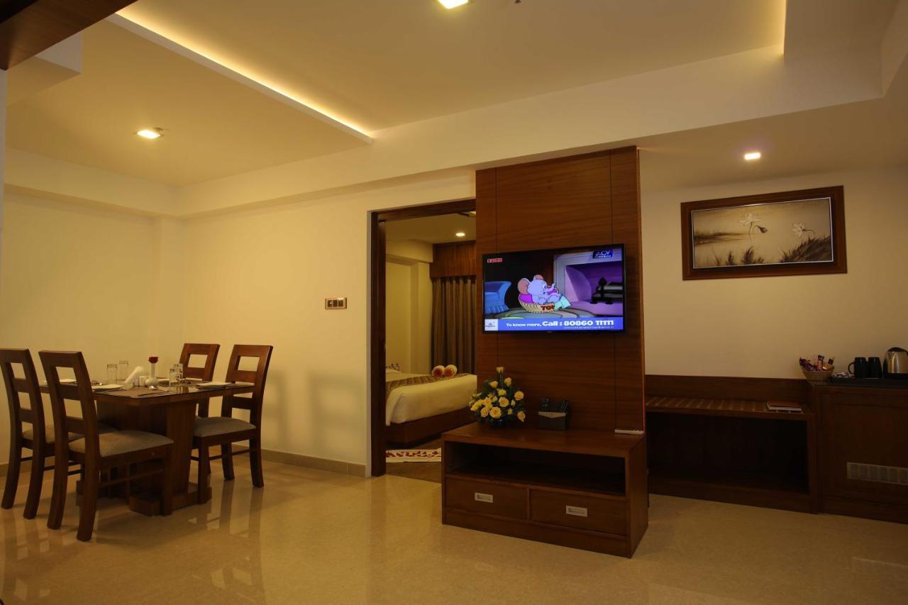 Hotel Karthika Park Kazhakuttam Zewnętrze zdjęcie