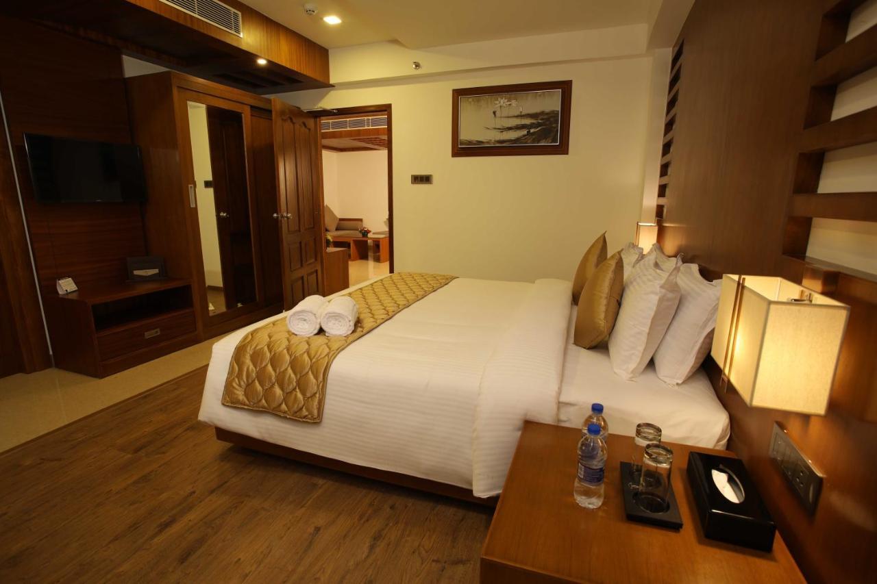 Hotel Karthika Park Kazhakuttam Zewnętrze zdjęcie